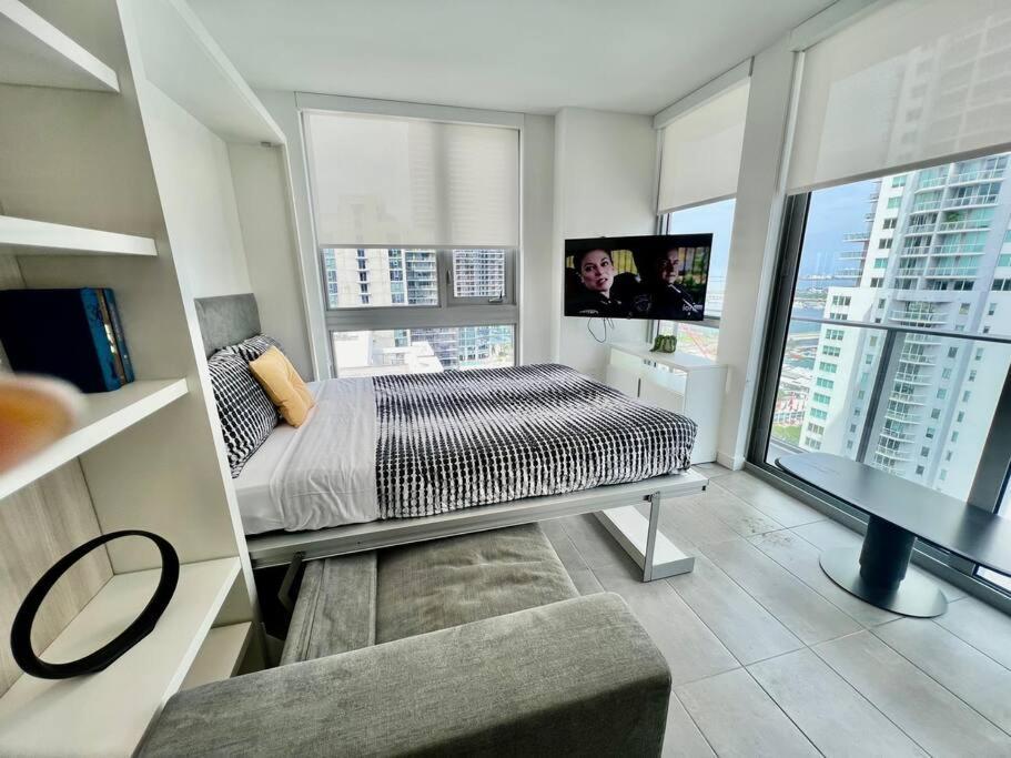 Spacious Studio In The Heart Of Downtown Miami Appartement Buitenkant foto